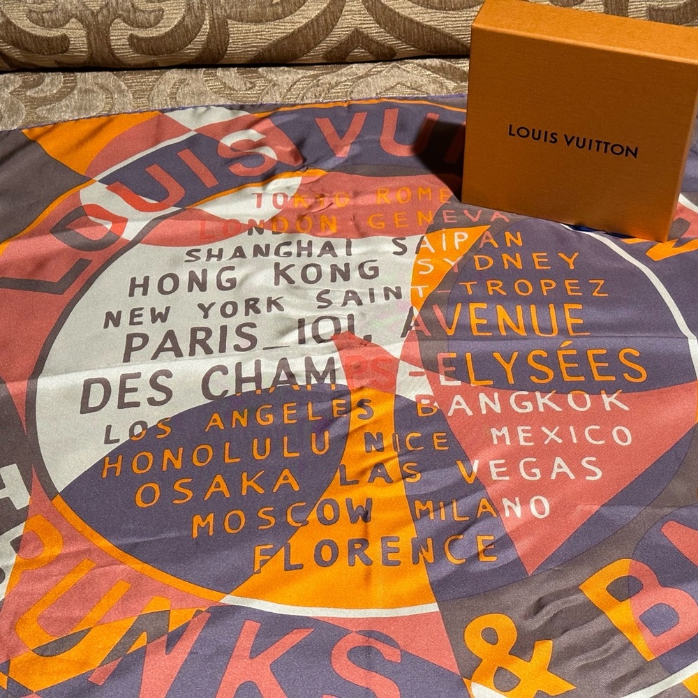 Louis Vuitton Scarf - Picture 2 of 7